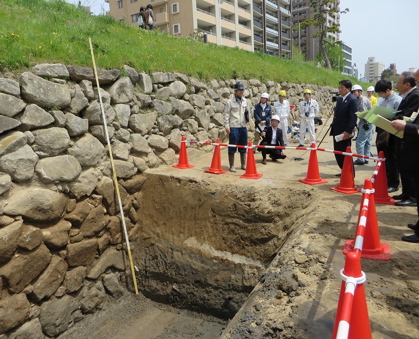 菅生川端石垣の発掘調査（2016年4月16日）